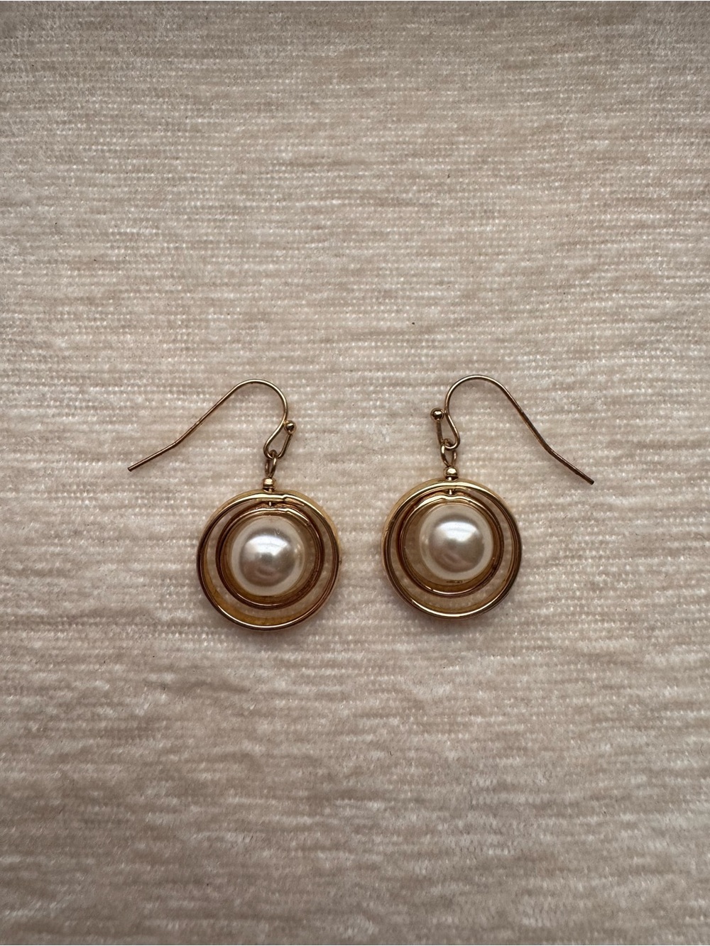 🛍️3/$45🛍️ Gold Pearl Drop Earrings